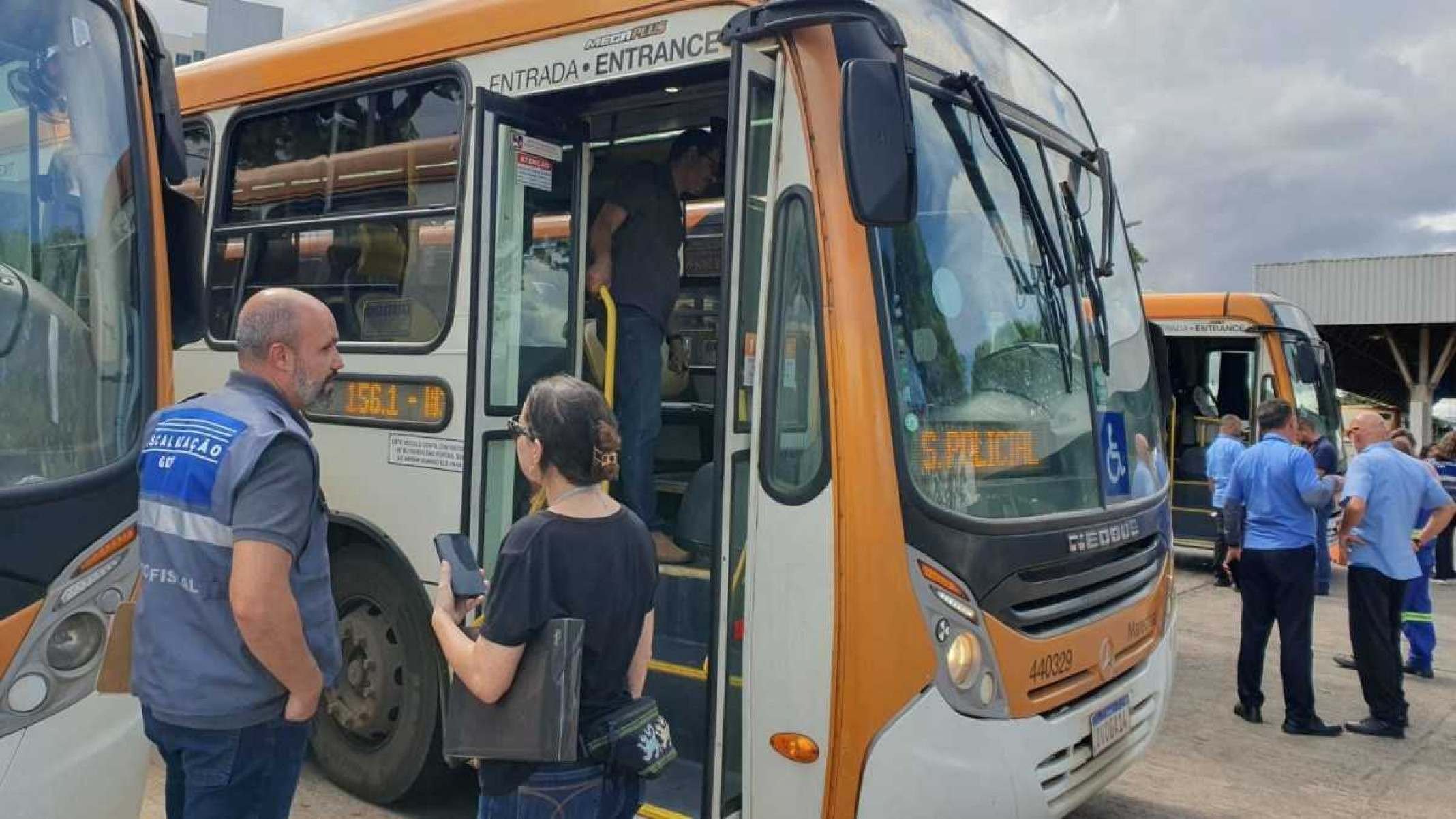 Operação São Pedro: ônibus passam por fiscalização para o período de chuva
