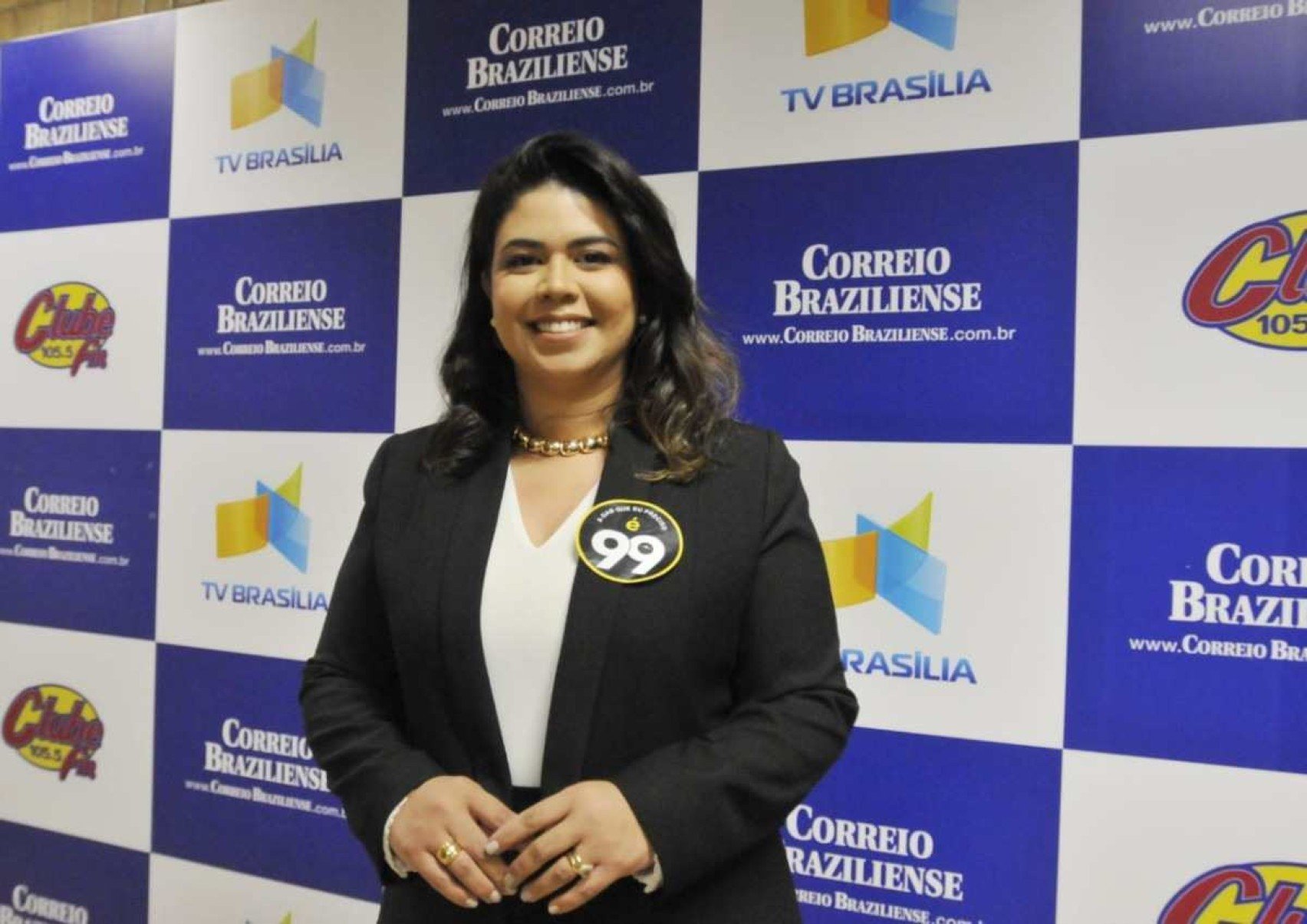 Presença feminina em posições de liderança é desafio para a advocacia, diz Karolyne Guimarães