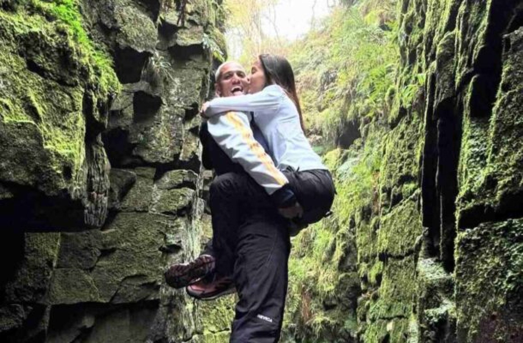 Anitta e Vinicius Souza em momento 'offline' em meio à natureza -  (crédito: Foto: Reprodução / Instagram)