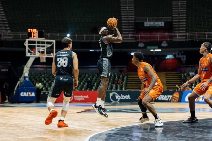 O Brasília Basquete quebrou tabu de cinco anos na última quarta-feira e voltou a vencer a primeira partida em casa numa temporada do NBB -  (crédito: Matheus Maranhão/Brasília Basquete)