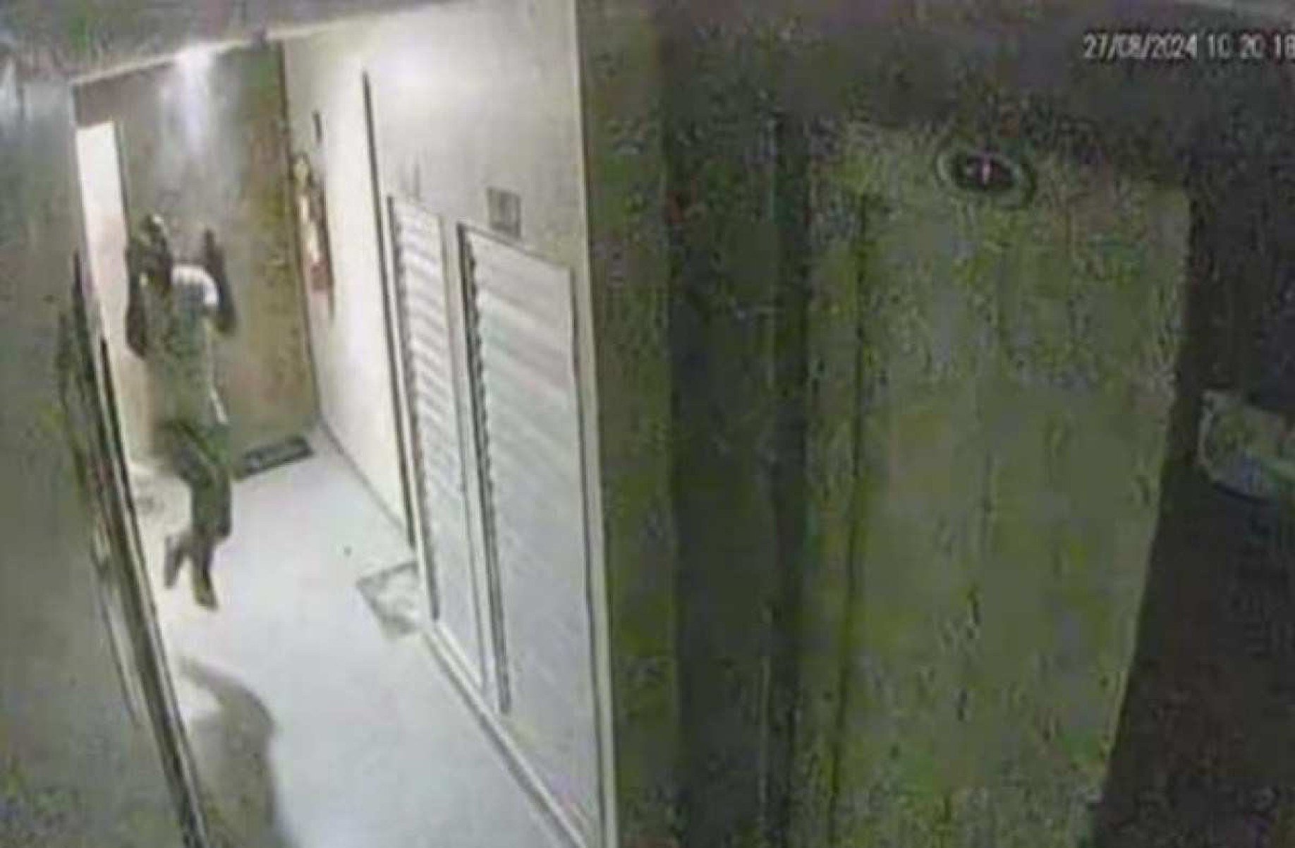 Renan sai do apartamento às pressas após as chamas