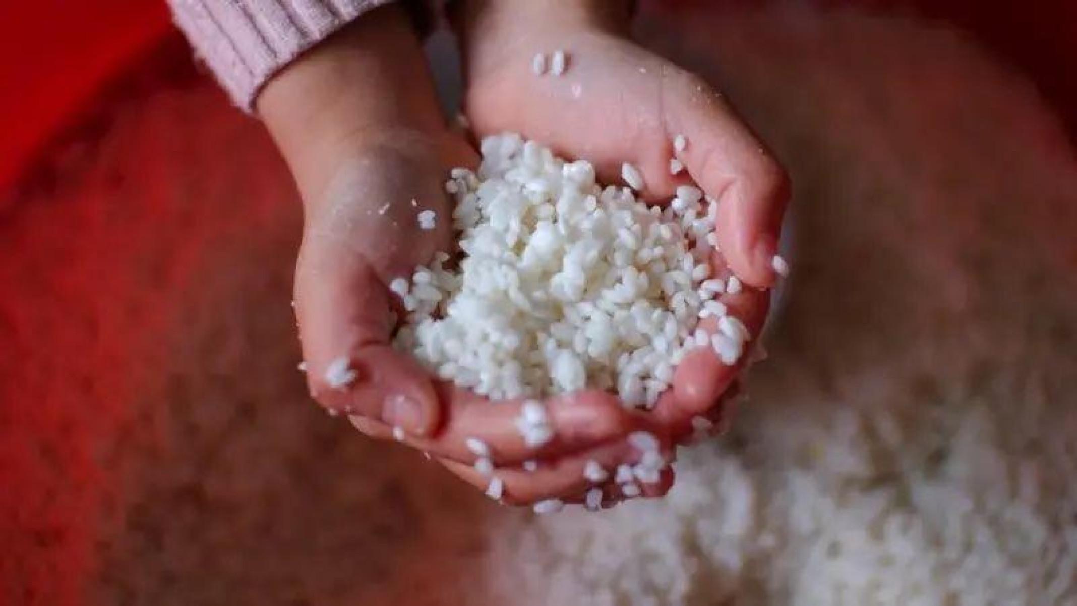 É preciso lavar o arroz antes de cozinhar?