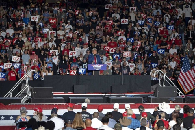 Trump realizou um comício na cidade de Tempe, no estado do Arizona: 