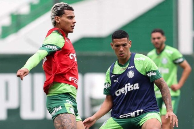  Os jogadores Richard R..os e Naves (D), da SE Palmeiras, durante treinamento, na Academia de Futebol. (Foto: Cesar Greco/Palmeiras/by Canon)
     -  (crédito:  CESAR GRECO)