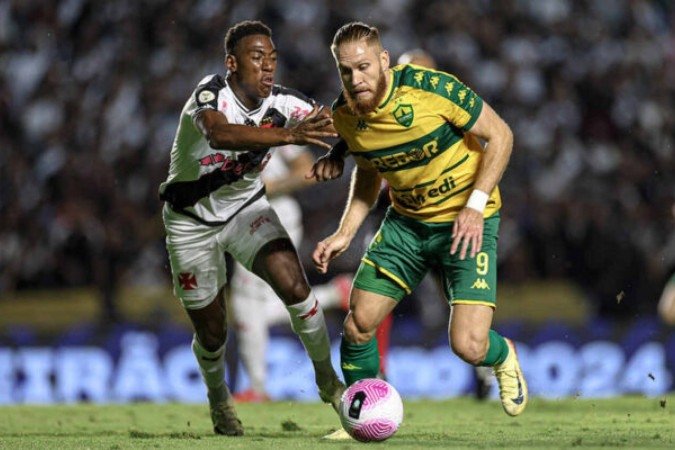 Vasco bate Cuiabá em jogo atrasado, quebra jejum e vê Z4 do Brasileiro mais distante -  (crédito: Foto: Crédito: AssCom Dourado)