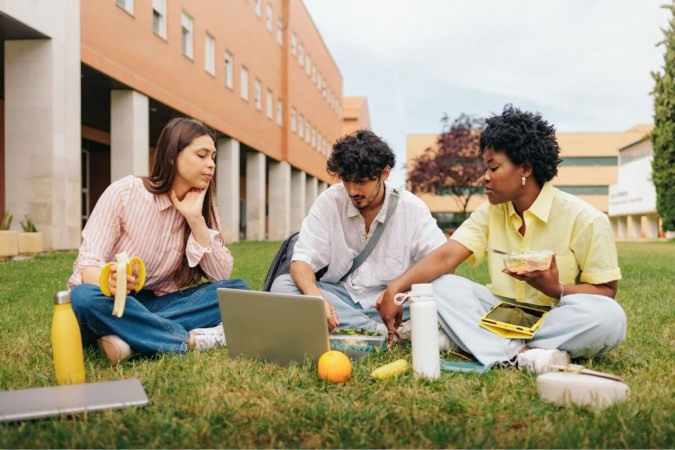 Alimentação e sono de qualidade podem aumentar o desempenho dos estudantes no Enem (Imagem: alvan.ph | Shutterstock)  -  (crédito: EdiCase)