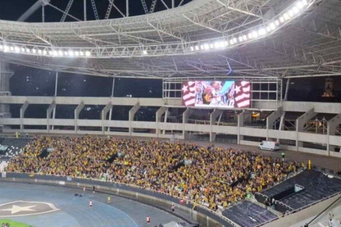 Torcedor faz gesto racista em jogo do Botafogo -  (crédito: Foto: Leonardo Pereira/J10)