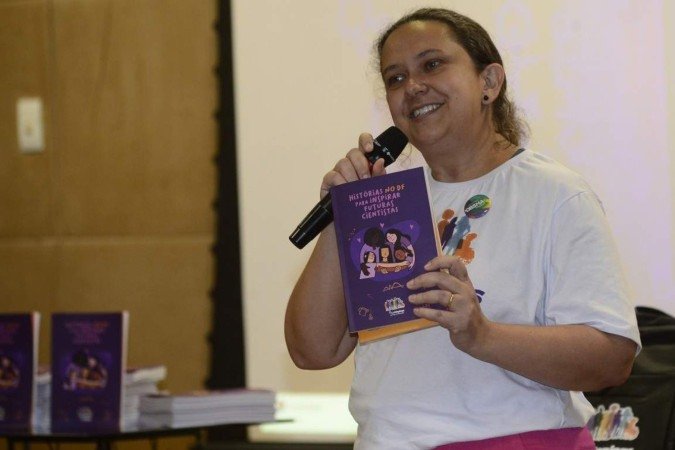  25/10/2024 Cr..dito: Marcelo Ferreira/CB/D.A Press. Brasil. Bras..lia - DF - UnB- Fiocruz lancar.. o livro, Hist..risas no DF para inspirar futuras cientistas. Fernanda Marques
    