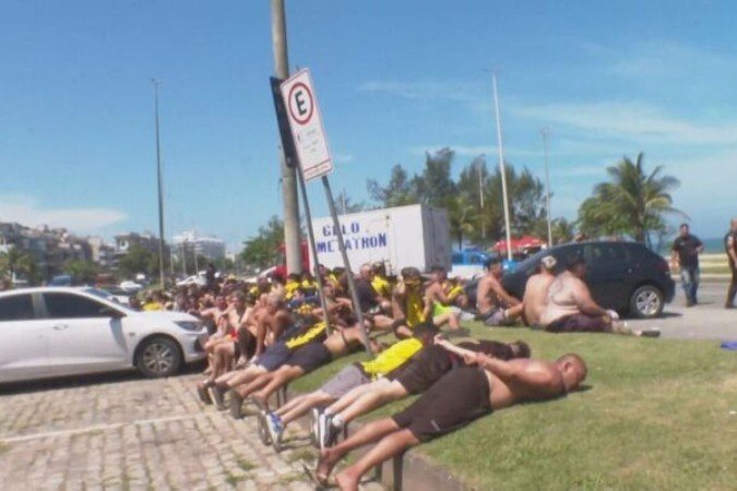 Justiça determina prisão de 21 torcedores do Peñarol envolvidos em confusão -  (crédito: Foto: Reprodução de TV)