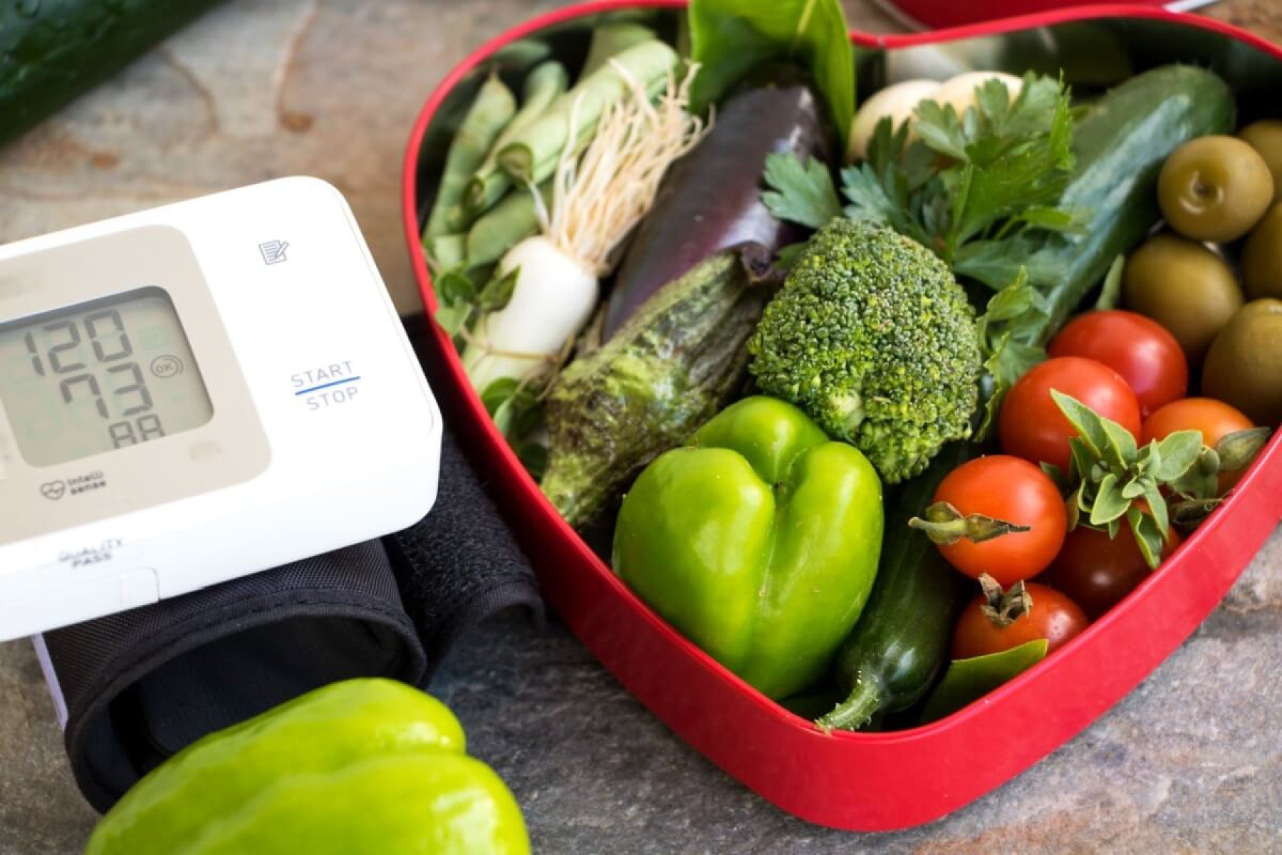 O cuidado com a alimentação alta é fundamental para controlar e prevenir a pressão alta (Imagem: Katinkah | Shutterstock) - (crédito: EdiCase) O cuidado com a alimentação alta é fundamental para controlar e prevenir a pressão alta (Imagem: Katinkah | Shutterstock) - (crédito: EdiCase)
