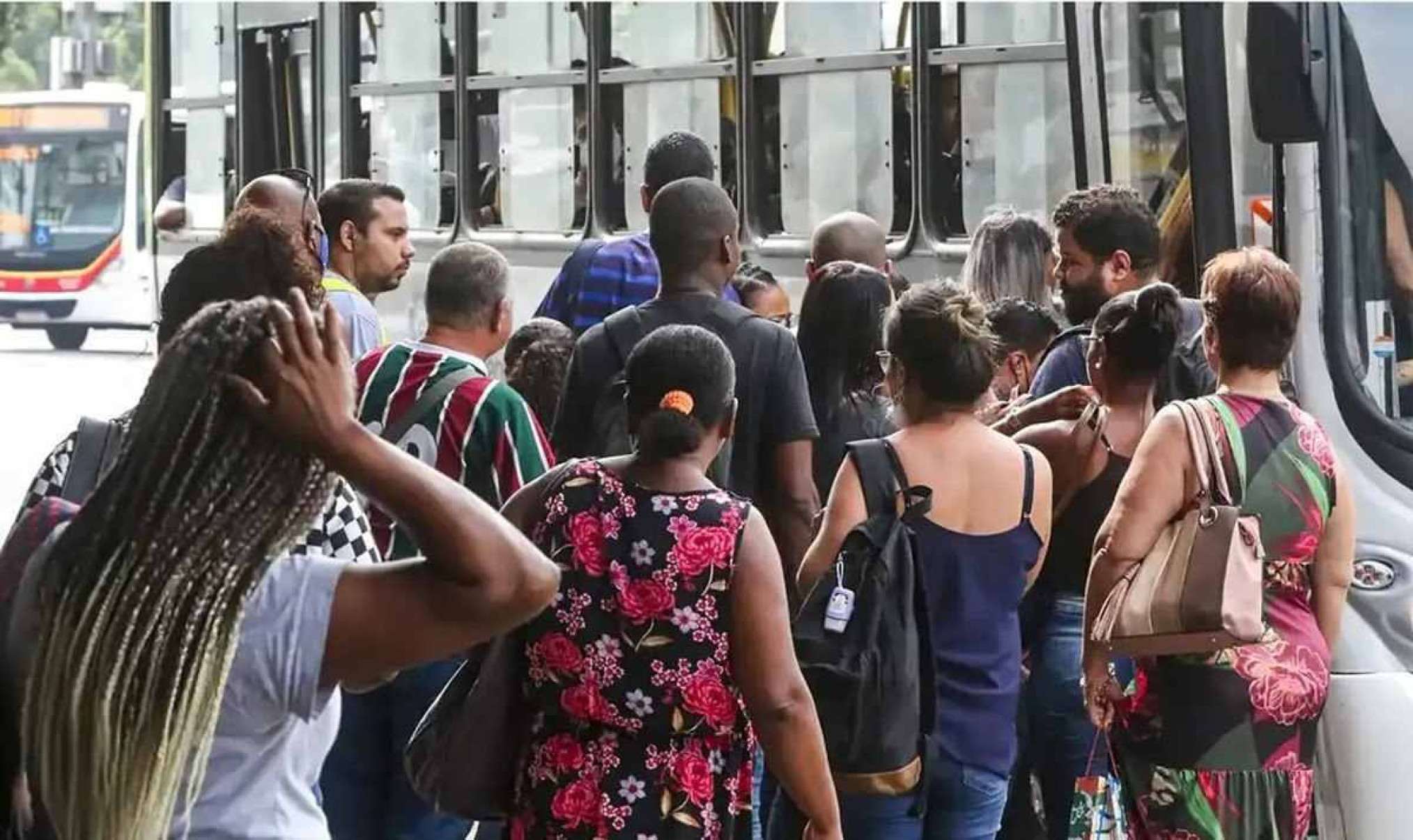 Mulheres ganham espaço na chefia dos lares e mudam a família brasiliense