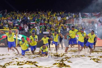 Títulos como o hexa na Copa do Mundo de Beach Soccer 'compensam' a crise sem precedentes do Brasil com série de vexames no futebol masculino e feminino raiz:  o de campo -  (crédito: Divulgação/Fifa)