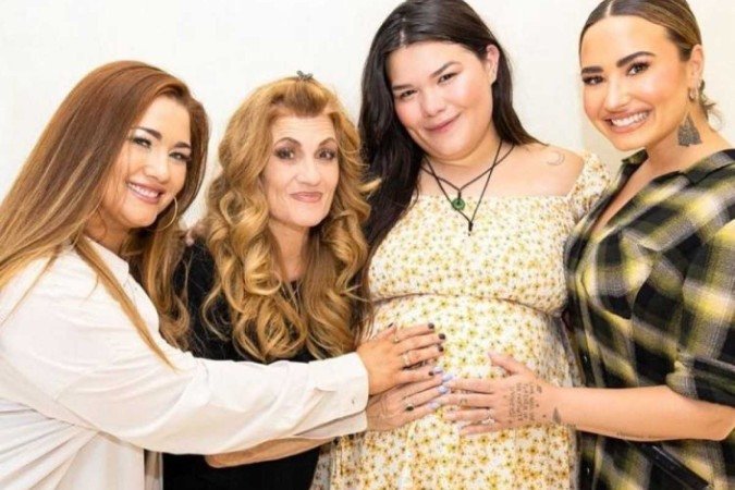 Demi Lovato posa ao lado da irmã, que estava grávida. Madi anunciou o falecimento do bebê nas redes sociais - (crédito: Reprodução/Instagram/maddelagarza) Demi Lovato posa ao lado da irmã, que estava grávida. Madi anunciou o falecimento do bebê nas redes sociais - (crédito: Reprodução/Instagram/maddelagarza)