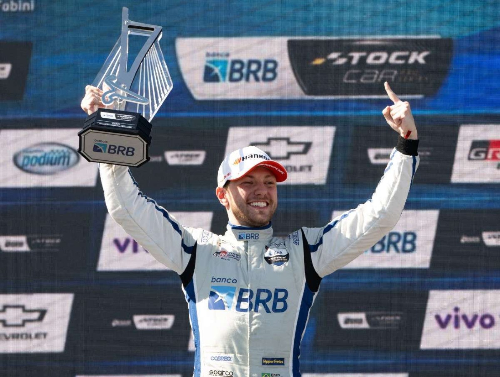 Brasiliense Enzo Elias vence corrida sprint da Stock Car no Uruguai