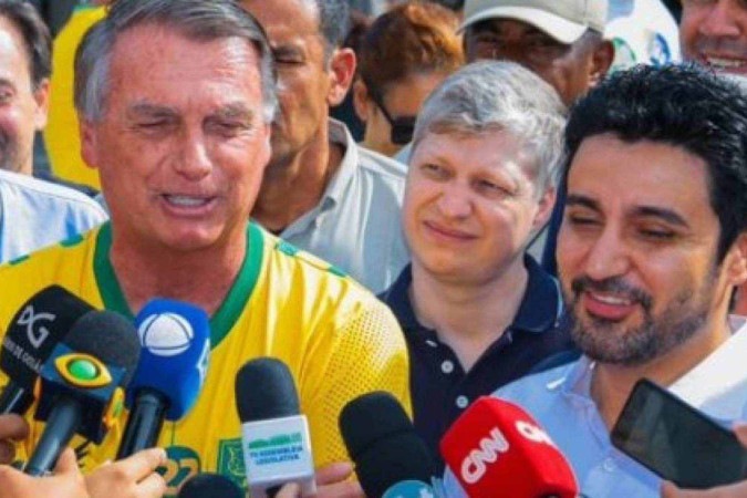 Bolsonaro acompanha Fred Rodrigues durante votação em Goiânia -  (crédito: Redes sociais/Reprodução)