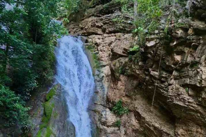 Menino de 7 anos morre afogado na cachoeira do Jk, em Formosa - (crédito: CBMGO) Menino de 7 anos morre afogado na cachoeira do Jk, em Formosa - (crédito: CBMGO)