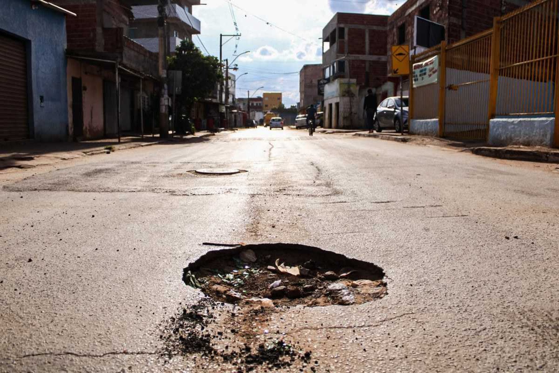 Período de chuva evidencia buracos nas ruas da Estrutural