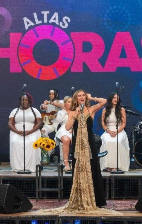  Joss Stone e banda no palco do 'Altas horas' -  (crédito: Reprodução/TV Globo)