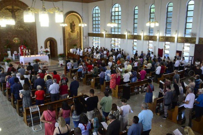 Ao longo do dia centenas de fiéis foram a Paróquia São Judas Tadeu.