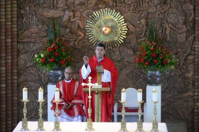 Padre Carlos Hernandez explicou o que levou São Judas Tadeu a ser conhecido como o "santo das causas impossíveis". 