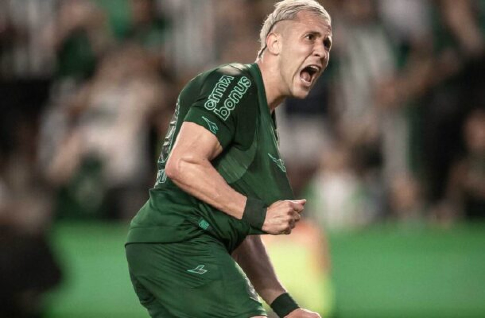 Em jogo de pênaltis e pior público, Coritiba vence o CRB pela Série B