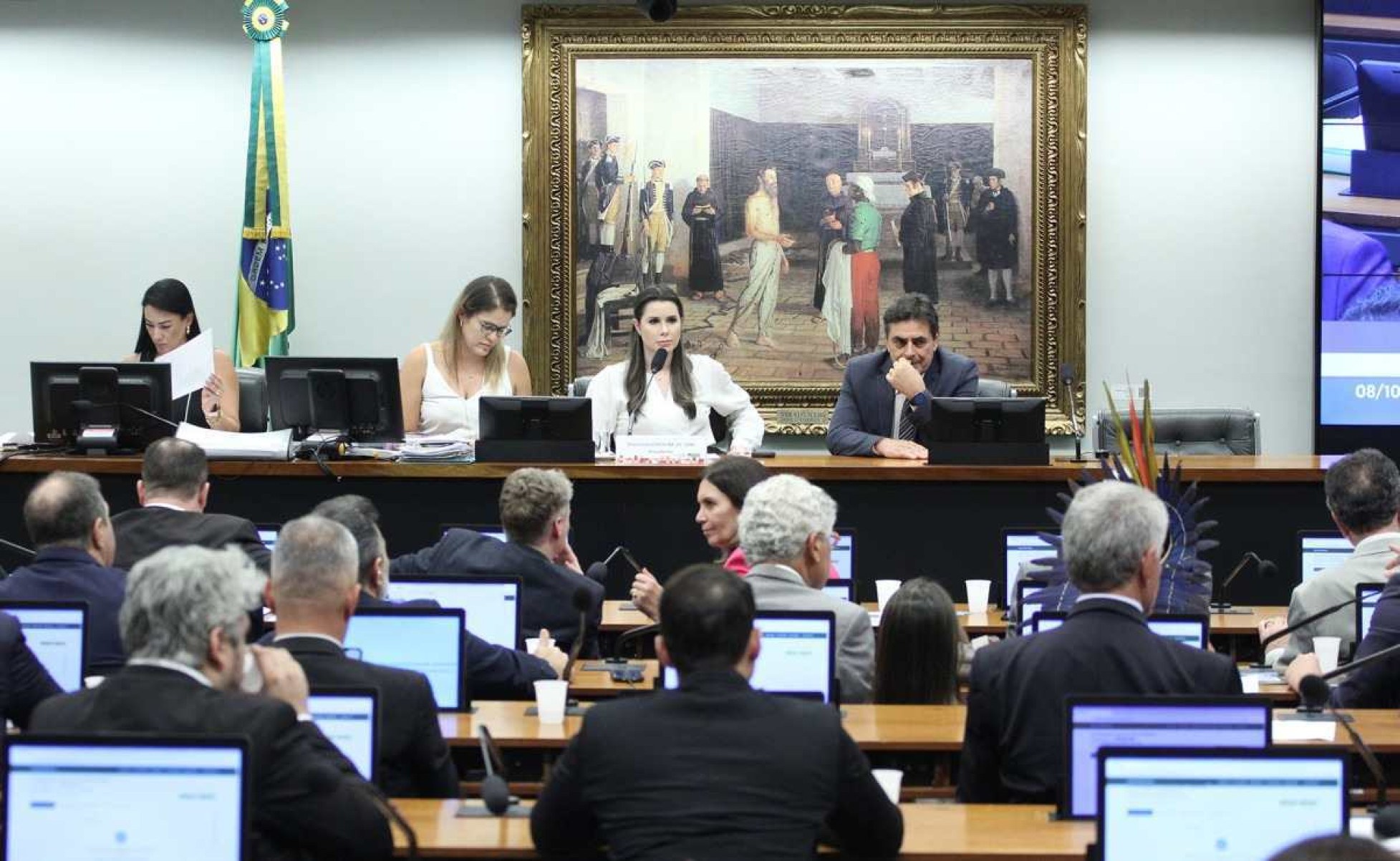 CCJ vota projeto para anistiar golpistas do 8 de janeiro