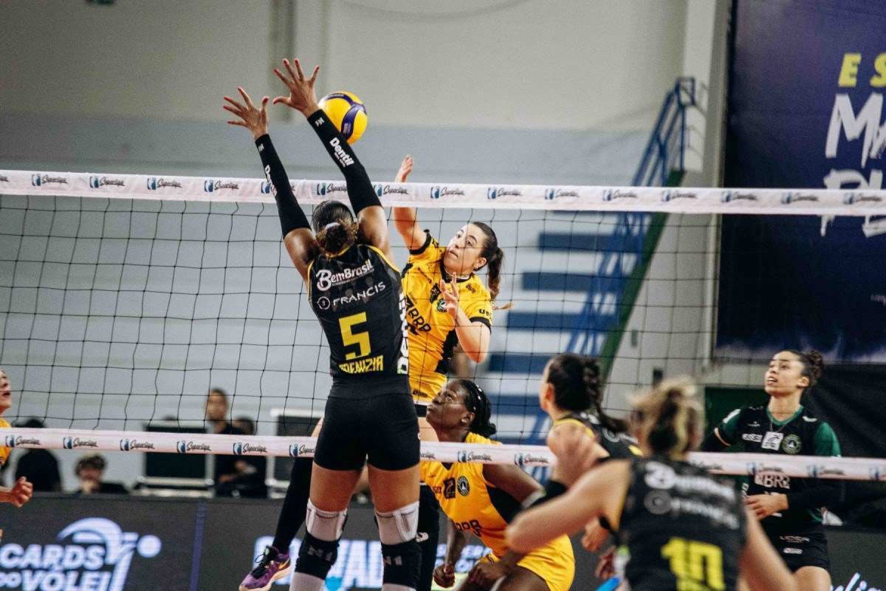 Brasília Vôlei é superado pelo Praia Clube na Superliga Feminina de vôlei