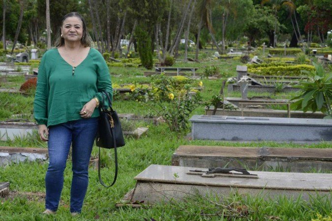 Ana Raquel Martins dos Santos pretende gastar cerca de R$ 100 com velas e flores