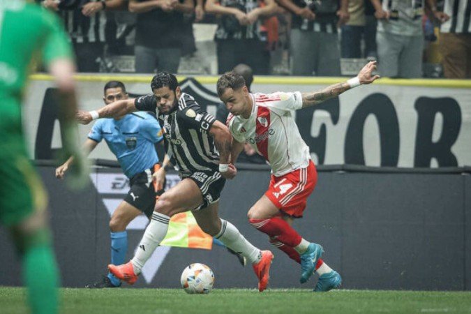 Hotel do Atlético é alvo de foguetório nesta madrugada -  (crédito: Fotos: Pedro Souza / Atlético)