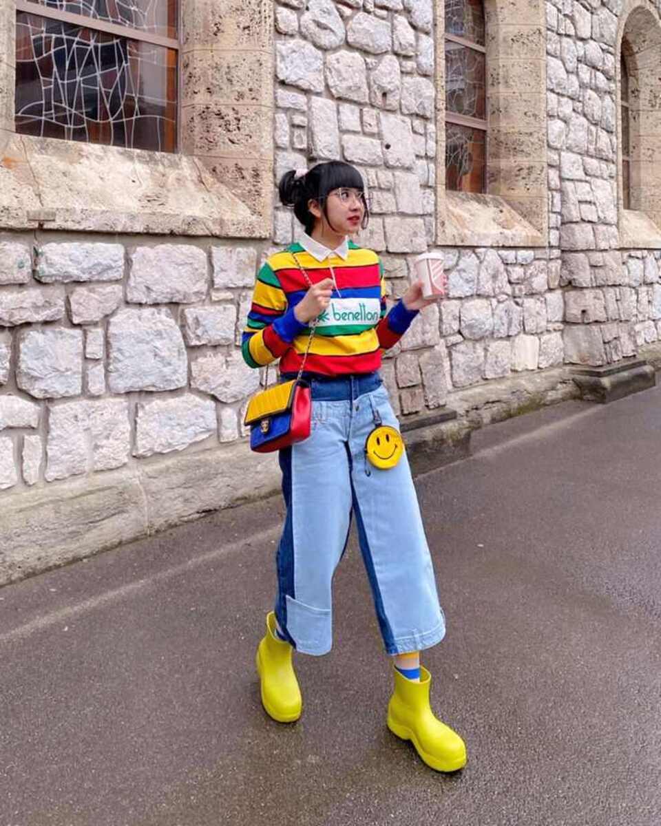 Camisas coloridas de listras são uma boa opção 