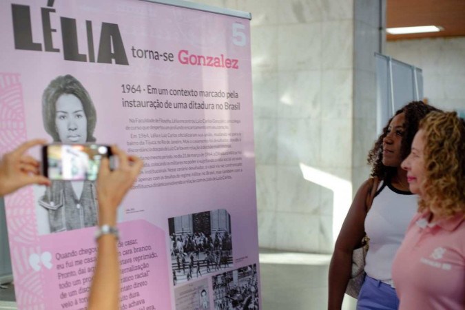 



Projeto Memória – Exposição Lélia Gonzalez: Caminhos e Reflexões Antirracistas e Antissexistas Exposição patente até 8 de dezembro, de terça a domingo, das 9h às 21h, no Foyer do Acervo de Arte do Banco do Brasil no Banco do Brasil Cultural Centro (CCBB-Setor de Clubes Esportivos do Sul, Seção 2)
