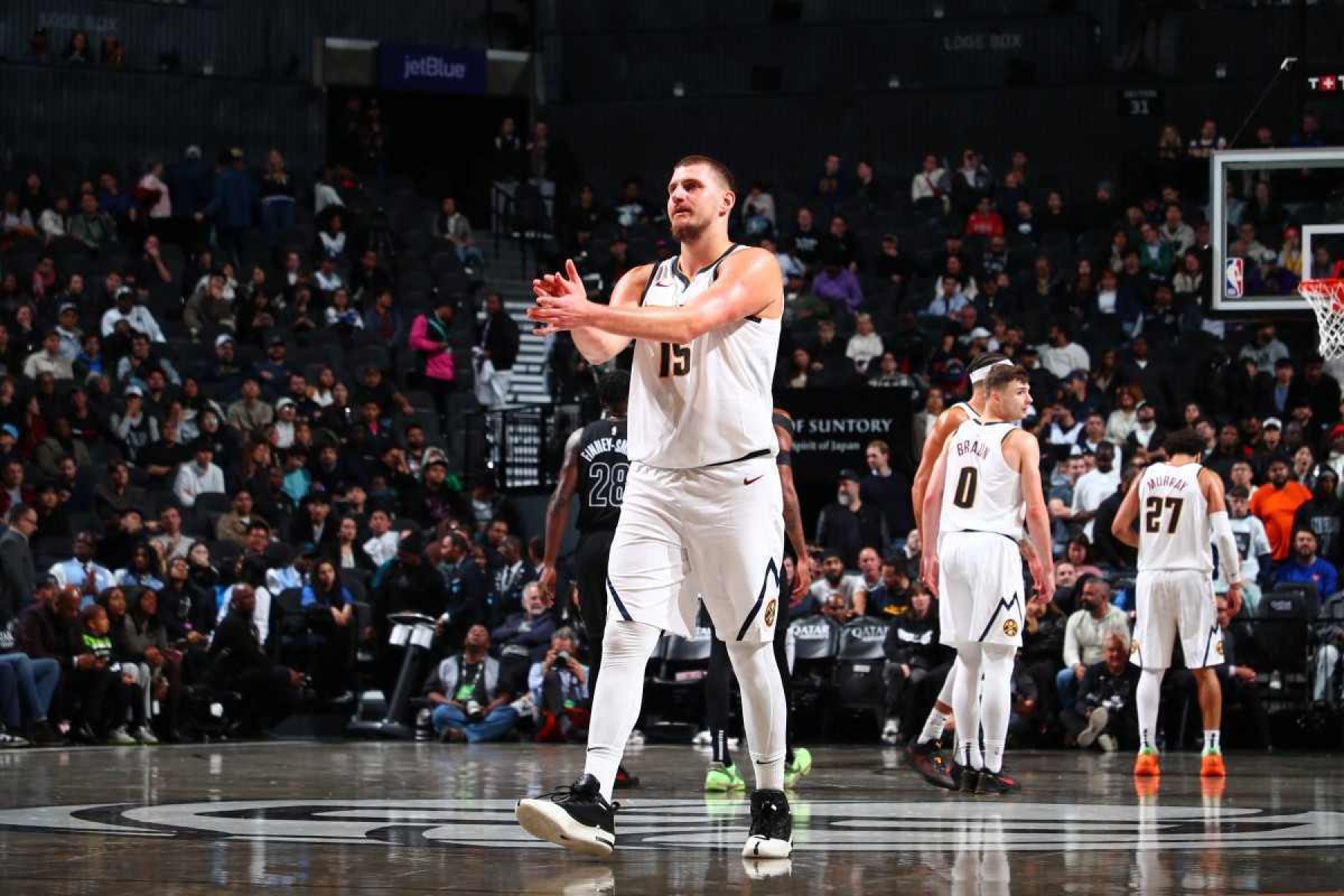 Jokic brilha com 'triple-double' e Nuggets vencem a segunda na NBA