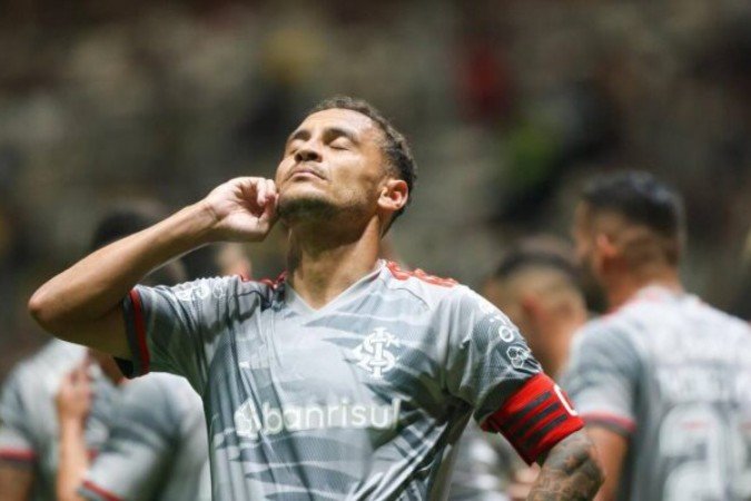 Capitão e camisa 10 do Colorado participou de oito gols nos últimos oito jogos e se tonou o artilheiro da temporada - (crédito: Foto: Ricardo Duarte / Internacional) Capitão e camisa 10 do Colorado participou de oito gols nos últimos oito jogos e se tonou o artilheiro da temporada - (crédito: Foto: Ricardo Duarte / Internacional)