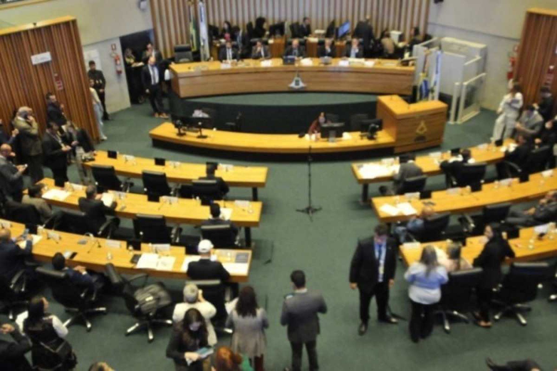 Foragidos por violência contra mulher poderão ter foto em contas de água e luz