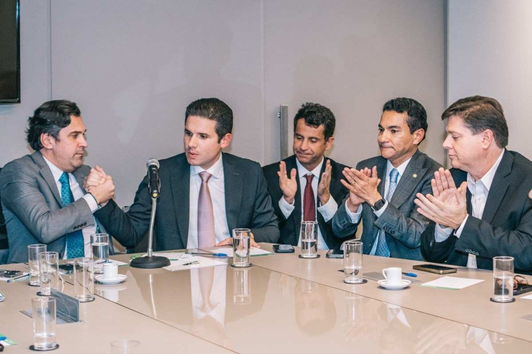 Com 44 deputados, MDB declara apoio a Hugo Motta na presidência da Câmara