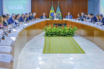 O presidente Lula apresentou a PEC da Segurança aos governadores, na última quinta-feira, no Palácio do Planalto. Eles vão analisar o texto e fazer sugestões -  (crédito: Ricardo Stuckert / PR)