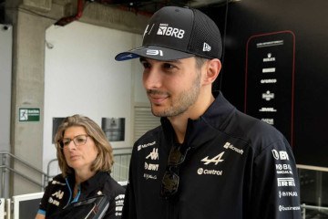 Esteban Ocon, piloto francês da Alpine, irá usar capacete em homenagem ao Brasil e projeta pontos no GP de Interlagos -  (crédito: Arthur Ribeiro/CB/D.A. Press)