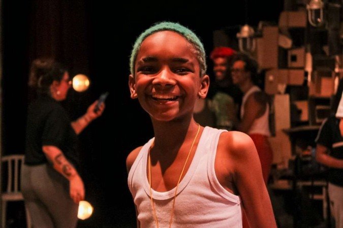 Espetáculo Danúbio resgata memória e ancestralidade. Na foto o ator, Malik Leôncio. 