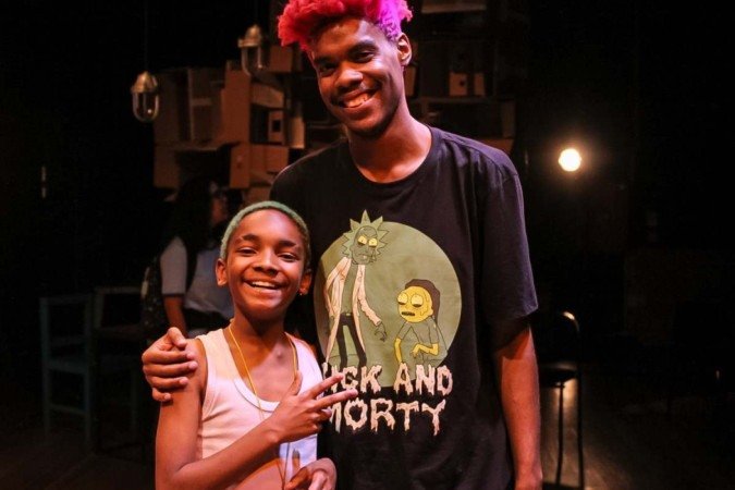 Os atores Malik Leôncio e Kaleb Lizan dividem o papel principal