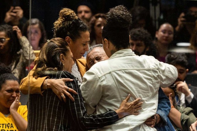 Anielle Franco e familiares durante o anúncio da condenação dos assassinos de Marielle Franco e Anderson Gomes  -  (crédito: BRUNNO DANTAS-TJRJ )