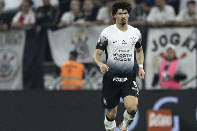 Defensor recebeu dois jogos de gancho por expulsão no clássico contra o São Paulo e pode ficar fora do embate contra o Palmeiras - (crédito: Foto: Rodrigo Coca/Agência Corinthians) Defensor recebeu dois jogos de gancho por expulsão no clássico contra o São Paulo e pode ficar fora do embate contra o Palmeiras - (crédito: Foto: Rodrigo Coca/Agência Corinthians)