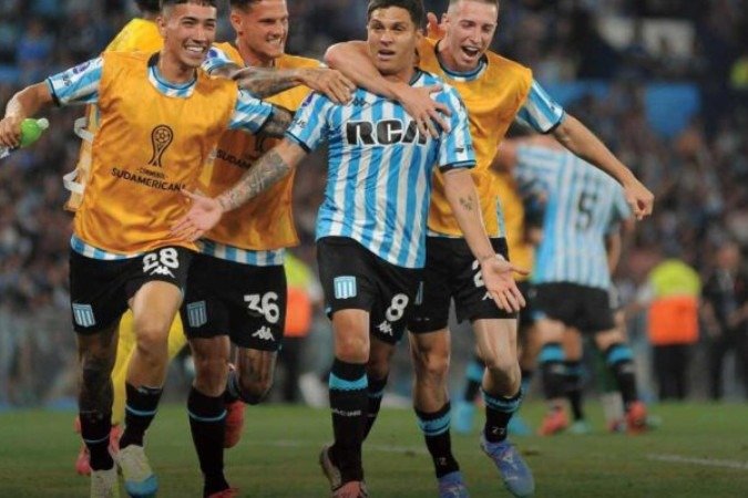 Timão abre o placar logo cedo, mas sofre virada ainda no primeiro tempo, cria pouco na segunda etapa e se despede da competição - (crédito: Foto: Divulgação/Racing) Timão abre o placar logo cedo, mas sofre virada ainda no primeiro tempo, cria pouco na segunda etapa e se despede da competição - (crédito: Foto: Divulgação/Racing)