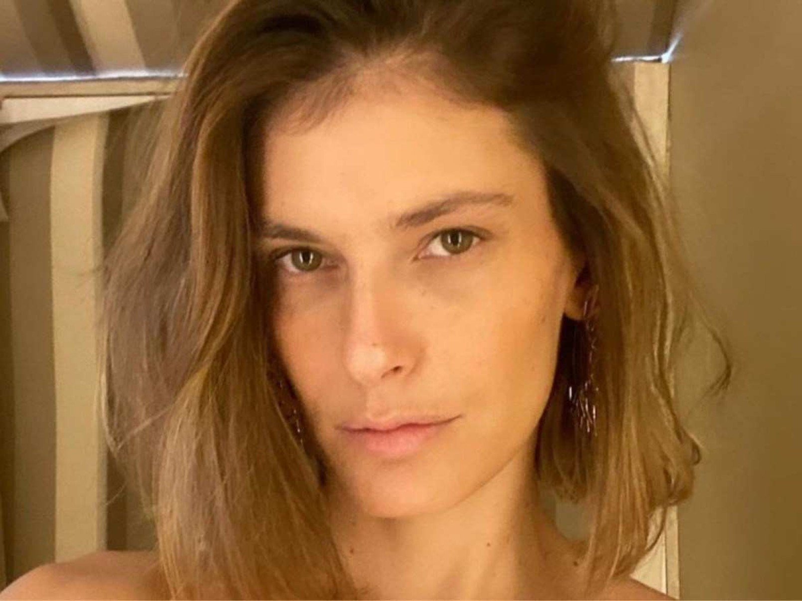 Modelo Carol Francischini revela que filha foi sequestrada e faz apelo
