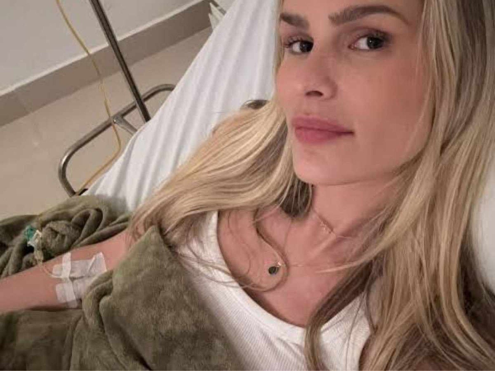 Yasmin Brunet tem problema de saúde e vai parar no hospital 