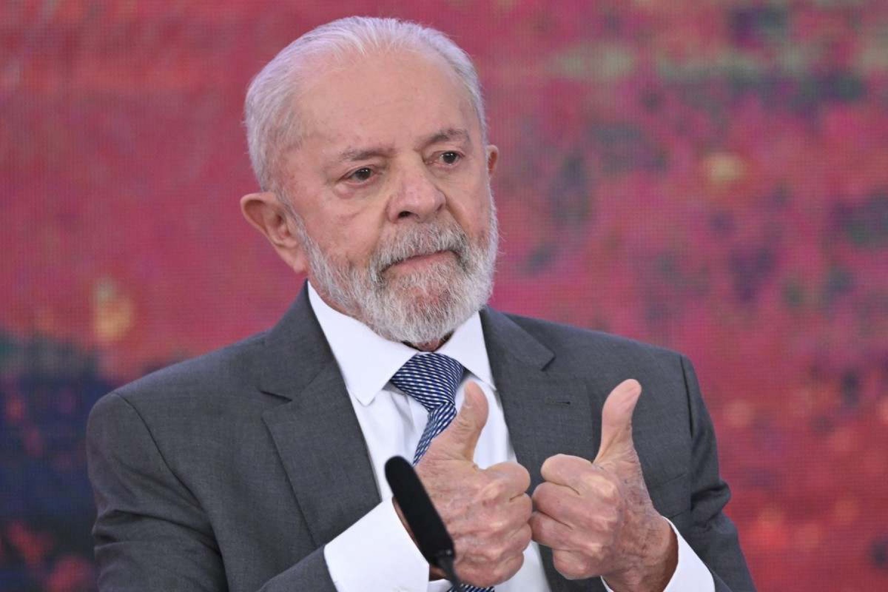 Lula 'realizou caminhadas', diz boletim médico