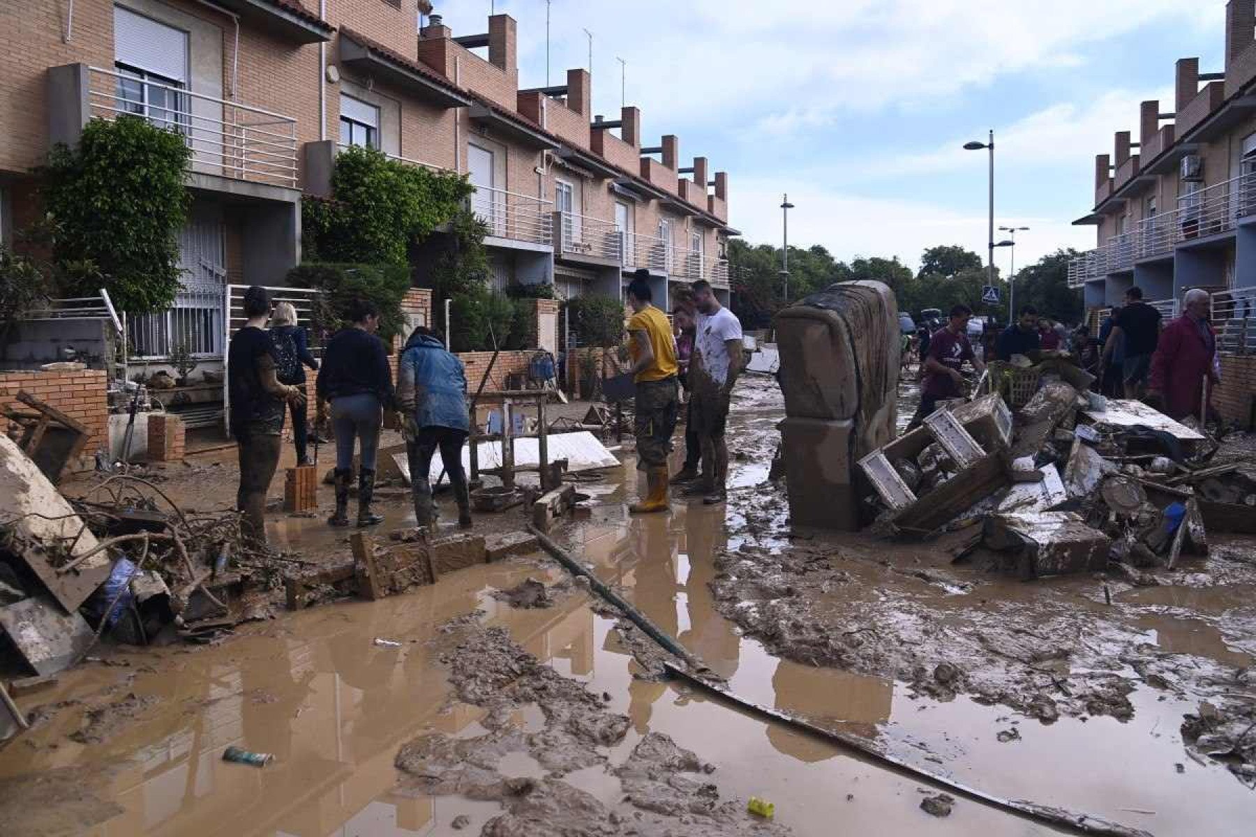 As enchentes carregaram móveis e itens pessoais       