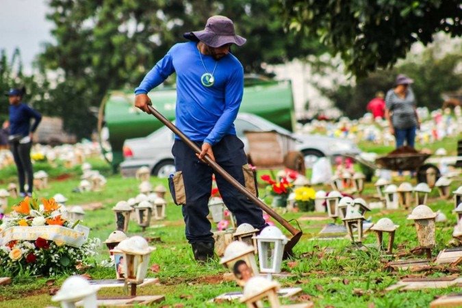 Cemitério Campo da Esperança se prepara para receber movimento no alto no Dia de Finados