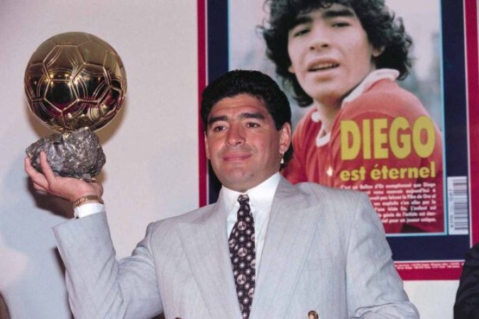  Argentinian football star Diego Maradona poses after receiving the honorary 