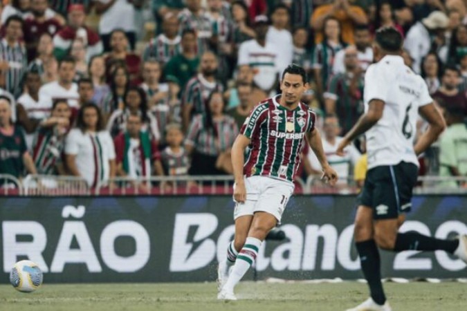 Flu vencia de virada, mas cedeu empate em 2 a 2 nos acréscimos, em gol de pênalti. Jogo teve dez cartões e um vermelho. Times em risco -  (crédito: Lucas Merçon/Fluminense)