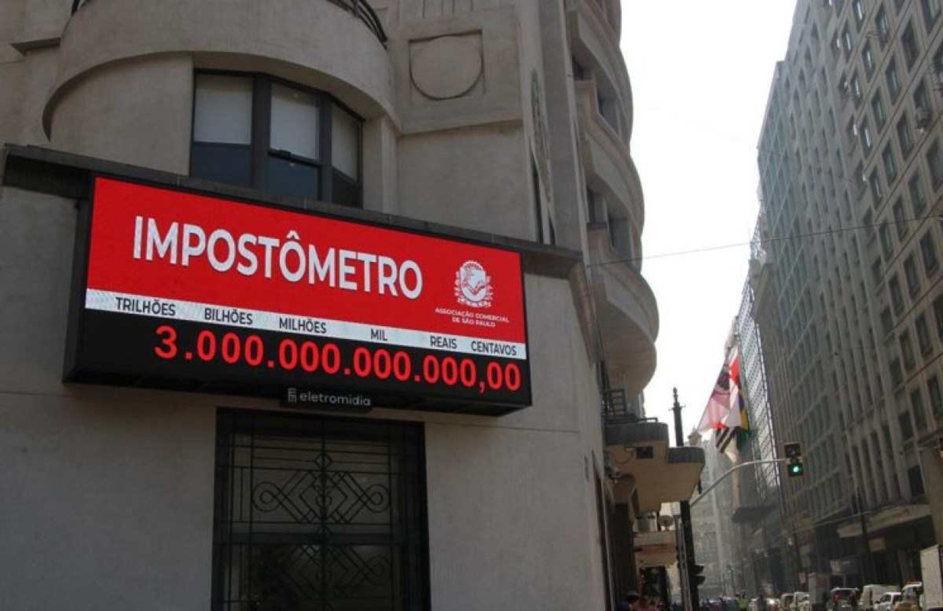 Impostômetro: brasileiros pagaram R$ 3 trilhões em impostos desde o início do ano